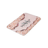 Rose Gold Glitzer Leopard Print Badematte (Schrägansicht)