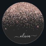 Rose Gold Glitzer Metal Monogram Glam Name Runder Aufkleber<br><div class="desc">Rose Gold - Schwarz Rosa Sparkle Glitzer Monogram Name Party Aufkleber Adresse Labels. Das macht den perfekten 16 Geburtstag,  Hochzeit,  Brautparty,  Jubiläum,  Babydusche oder Junggeselinnen-Abschied Geschenk für jemanden,  der Lieben glamourösen Luxus und schicke Stile.</div>