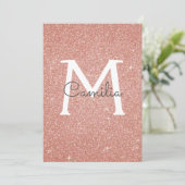 Rose Gold Glitzer Monogram Sparkasse Quinceanera Einladung (Stehend Vorderseite)