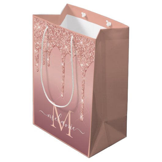 Rose Gold Glitzer Namensschild Geschenktasche Mittlere Geschenktüte (Rückseite Schrägansicht)