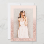 Rose Gold Glitzer ombre chic Drehbuch Rosa Dreizeh Einladung (Rückseite)