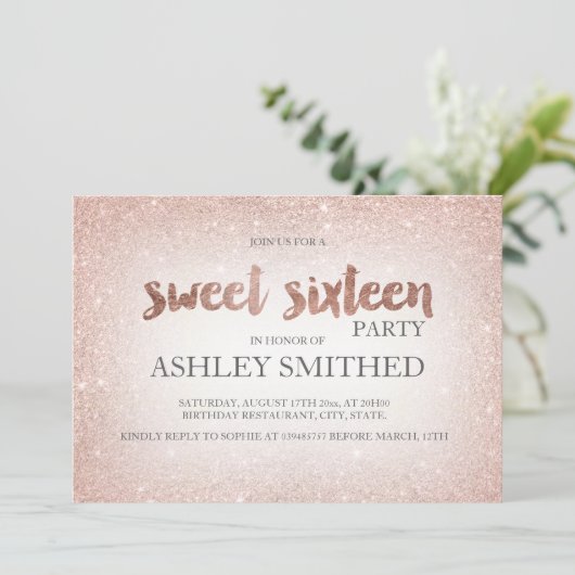 Rose Gold Glitzer ombre schicke moderne Sweet 16 Einladung (Stehend Vorderseite)