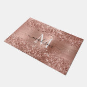 Rose Gold Glitzer Pinselmetall Monogram Script Fußmatte (Schrägansicht)