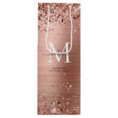 Rose Gold Glitzer Pinselmetall Monogram Script Geschenktüte Für Weinflaschen (Vorderseite)