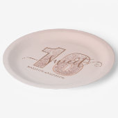 Rose Gold Glitzer Script Sweet 16 Geburtstag Pappteller (Schrägansicht)