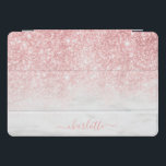 Rose Gold Glitzer Sparkle Personalisierter Name iPad Pro Cover<br><div class="desc">Rose Gold Glitzer Sparkle Marmor Personalisiert Name iPad Hüllen und Covers bietet eine hübsche Rose Gold Glitzer und Marmor Muster mit Ihrem personalisierten Namen. Personalisiert,  indem Sie den Text in dem dafür vorgesehenen Textfeld bearbeiten. Entworfen von ©Evco Studio www.zazzle.com/store/evcostudio</div>