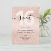Rose Gold Glitzer Sweet 16 Einladung (Stehend Vorderseite)
