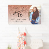 Rose Gold Glitzer Sweet 16 Personalisiertes Foto Banner (Insitu)