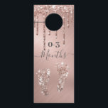 Rose Gold Glitzer Tropfen füttern Baby Closet Divi Türanhänger<br><div class="desc">Dieser elegante und luxuriöse Baby-Schrank-Organizer ist perfekt für die glamouröse Atmosphäre. Es enthält Imitate gedruckt funkelnd Rose Gold Glitzer Tropfen und Fußabdrücke auf der Rose gold gebürsteten metallischen Hintergrund. Es ist ein modernes, elegantes, hübsches und einzigartiges Design und Konzept, das es Ihnen ermöglicht, die Kleidung Ihres Kindes zu organisieren, sodass...</div>
