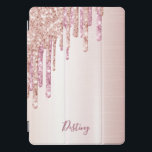 Rose Gold Glitzer Tropfen Name iPad Pro Cover<br><div class="desc">Ein elegantes,  mädchenhaftes und glamouröses Pad-Gehäuse. Imitate Rose Gold und rosa Glitzer Tropfen,  malen Tropfen. Chic Rose Gold ombre Imitate metallisch aussehen Hintergrund. Geben Sie Ihren Namen ein,  der mit einem modernen handgeschriebenen Stilskript geschrieben wurde. Dunkle Rose goldfarbene Buchstaben.</div>
