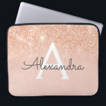 Rose Gold-Glitzer und Sparkle-Monogramm Laptopschutzhülle<br><div class="desc">Glam Rose Gold Ombre Imitate Glitzer und sparkle Moderne und elegante Monogram Case. Dieser Fall kann so angepasst werden,  dass er Ihren Anfangs- und Vornamen enthält.</div>
