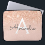 Rose Gold-Glitzer und Sparkle-Monogramm Laptopschutzhülle<br><div class="desc">Glam Rose Gold Ombre Imitate Glitzer und sparkle Moderne und elegante Monogram Case. Dieser Fall kann so angepasst werden,  dass er Ihren Anfangs- und Vornamen enthält.</div>