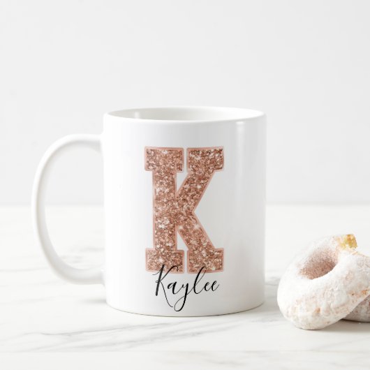 Rose Gold Glitzer Varsity Letter Monogram K Kaffeetasse (Mit Donut)