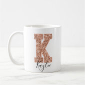 Rose Gold Glitzer Varsity Letter Monogram K Kaffeetasse (Links)