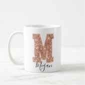 Rose Gold Glitzer Varsity Letter Monogram M Kaffeetasse (Links)