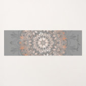 Rose Gold Gray Floral Mandala Monogram Yogamatte (Rückseite (Horizontal))