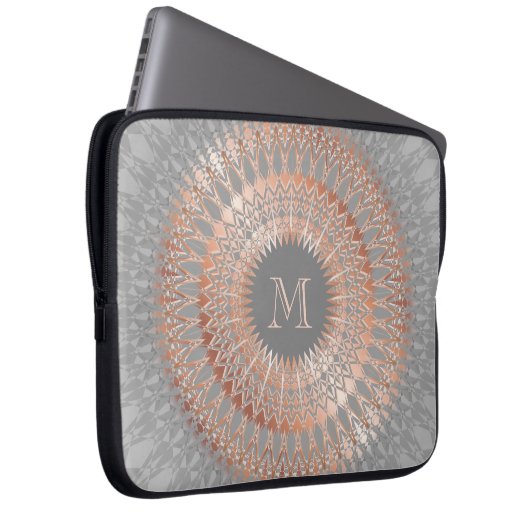 Rose Gold Gray Mandala Monogram Laptopschutzhülle (Vorne Rechts)