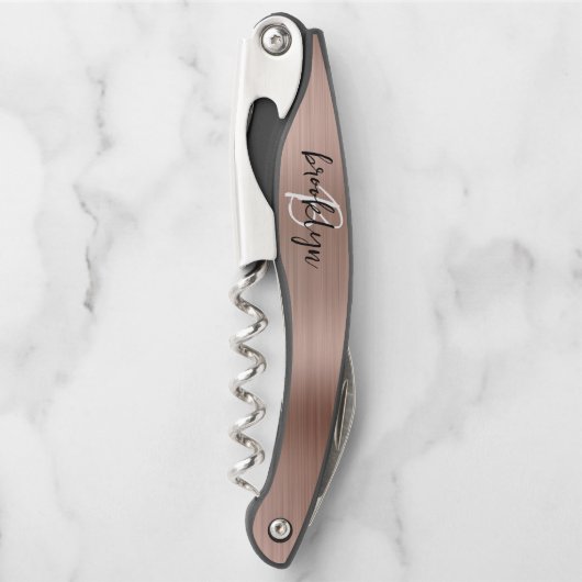 Rose Gold Imitats Pinselmetall Monogram Script Kellnermesser (Vorderseite)