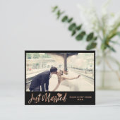 Rose Gold Just Married Wedding Foto Ankündigung (Stehend Vorderseite)