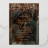 Rose Gold Konfetti Typografie Foto Hochzeit Folieneinladung (Vorderseite)