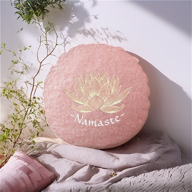 Rose Gold Lotus Yoga Studio Meditation Instructor Rundes Kissen (Von Creator hochgeladen)