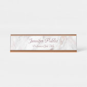 Rose Gold Marble Handgeschriebenes Skript Schreibtischnamensplakette (Vorderseite )