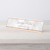 Rose Gold Marble Handgeschriebenes Skript Schreibtischnamensplakette (Vorderseite )