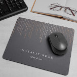 Rose Gold Marquee Personalisiert Mousepad<br><div class="desc">Chic personalisiertes Mousepad zeigt Ihren Namen,  Ihren Firmennamen oder die Auswahl von Sondertexten in klassischer Weißschrift auf einem reichhaltigen,  mittelgrauen Hintergrund mit vertikalen Streifen von Imitaten Rose goldenen Folienzeichenbeleuchtung von oben kaskadiert.</div>
