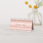 Rose Gold Metallic Damask Monogram Glam Wedding Platzkarte (Rückseite)