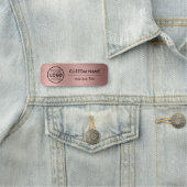 Rose Gold Metallic Style Logo Mitarbeiter Namensschild (Beispiel)