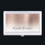 Rose Gold Mit Monogramm Visitenkarten Dose<br><div class="desc">Elegant monogrammed business card case with an shbrushed rose gold background. Personalize with your name in a contemporary script.</div>