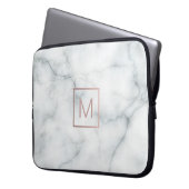 Rose Gold Monogramm auf Marmor Laptopschutzhülle (Vorderseite Links)