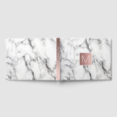 Rose Gold Monogramm auf weißem Marmor aussehen Gästebuch (Voll)