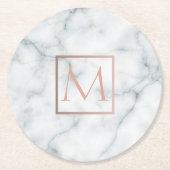 Rose Gold Monogramm auf weißem Marmorstein Runder Pappuntersetzer (Vorderseite)