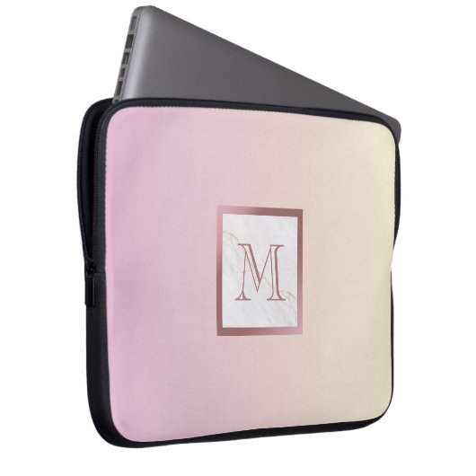 Rose Gold Monogramm Marmor Rosa Vanilla Gradient Laptopschutzhülle (Vorne Rechts)