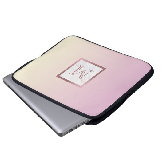 Rose Gold Monogramm Marmor Rosa Vanilla Gradient Laptopschutzhülle (Vorne Knopf)