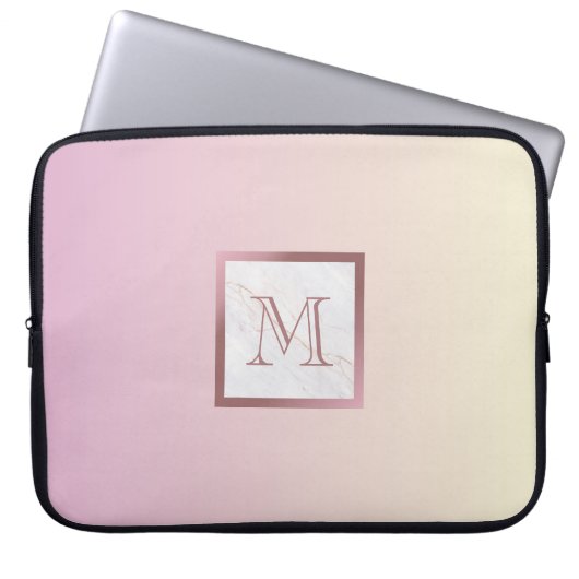 Rose Gold Monogramm Marmor Rosa Vanilla Gradient Laptopschutzhülle (Vorderseite)