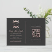 Rose Gold Monogramm QR-Code Hochzeit Save The Date (Stehend Vorderseite)