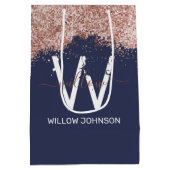 Rose Gold Navy Blue Girl Glitzer Dust Monogram Mittlere Geschenktüte (Rückseite)