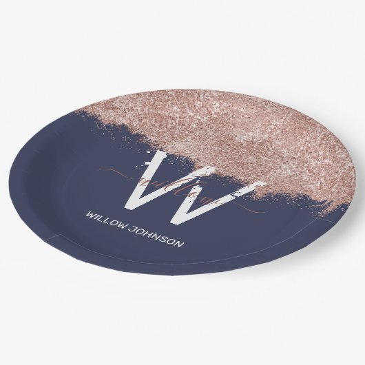 Rose Gold Navy Blue Girl Glitzer Dust Monogram Pappteller (Schrägansicht)