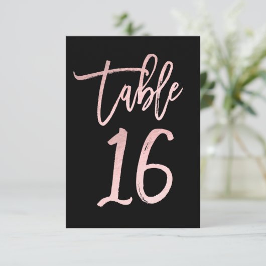 Rose Gold Pink Foil Moderne Script Tischnummer 16 (Stehend Vorderseite)