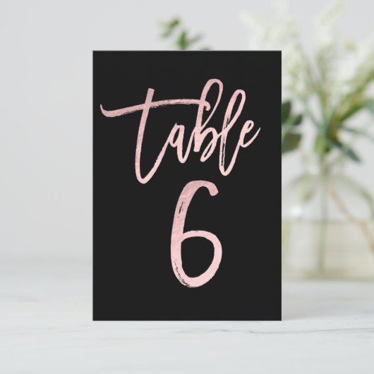 Rose Gold Pink Foil Modernes Script Tischnummer 6 (Stehend Vorderseite)