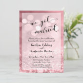 Rose Gold Pink Glitzer Bokeh Wir Got Verheiratet Einladung (Stehend Vorderseite)