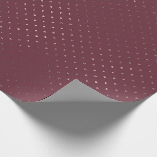Rose Gold Polka Dot Muster auf Burgund Geschenkpapier (Ecke)