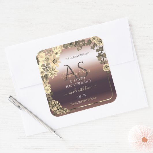 Rose Gold Product Label Creme Blume und Monogramm Quadratischer Aufkleber (Umschlag)
