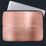 Rose Gold - Rosa Metallisches Monogramm-Geschäft Laptopschutzhülle<br><div class="desc">Moderne Rose Gold - Blush Pink Girly Make up und Haar Beauty Salon Imitate Metallic robuste elegante Monogram Werbe-Laptop-Bag oder Sleeve Werbe-Case (Promo). Dieses klassische berufliche Business-Computergehäuse kann so angepasst werden,  dass es Ihren mit Monogramm Skriptsignaturnamen und Ihren Beruf oder Ihre Position als Jobtitel enthält.</div>