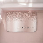 Rose Gold - Rosa Rosa Glitzer Metal Monogramm Name Badematte<br><div class="desc">Rose Gold - Rosa schwarze Imitate Foil metallische Sparkle Glitzer gebürstete Metal Monogram Name Bath Mats. Dies macht den perfekten Abschluss,  Geburtstag,  Hochzeit,  Brautparty,  Jubiläum,  Babydusche oder Junggeselinnen-Abschied Geschenk für jemanden,  die Lieben glamourösen Luxus und schicke Stile.</div>
