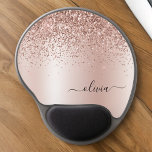 Rose Gold - Rosa Rosa Glitzer Metal Monogramm Name Gel Mousepad<br><div class="desc">Rose Gold - Schwarz rosa Imitate Foil Metallic Sparkle Glitzer gebürstete Metal Monogram Name und Initial Mousepad (Mouse Pad). Das macht den perfekten 16 Geburtstag,  Hochzeit,  Brautparty,  Jubiläum,  Babydusche oder Junggeselinnen-Abschied Geschenk für jemanden,  der Lieben glamourösen Luxus und schicke Stile.</div>