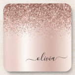 Rose Gold - Rosa Rosa Glitzer Metal Monogramm Name Getränkeuntersetzer<br><div class="desc">Rose Gold - Rosa schwarze Imitate Foil metallic Sparkle Glitzer gebürstete Metal Monogram Name Paper Untersetzer. Dies macht den perfekten Abschluss,  Geburtstag,  Hochzeit,  Brautparty,  Jubiläum,  Babydusche oder Junggeselinnen-Abschied Geschenk für jemanden,  die Lieben glamourösen Luxus und schicke Stile.</div>