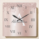 Rose Gold - Rosa Rosa Glitzer Metal Monogramm Name Quadratische Wanduhr<br><div class="desc">Rose Gold - Schwarz rosa Imitate Foil Metallic Sparkle Glitzer gebürstete Metal Monogram Name und Erstklassiges Wandschloss Uhr. Das macht den perfekten 16 Geburtstag,  Hochzeit,  Brautparty,  Jubiläum,  Babydusche oder Junggeselinnen-Abschied Geschenk für jemanden,  der Lieben glamourösen Luxus und schicke Stile.</div>